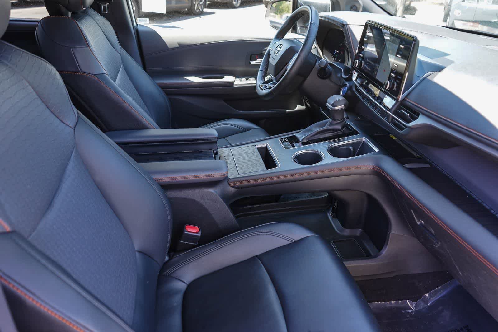 Used 2022 Toyota Sienna XSE w/ XSE Plus Package AWD/4WD image 17