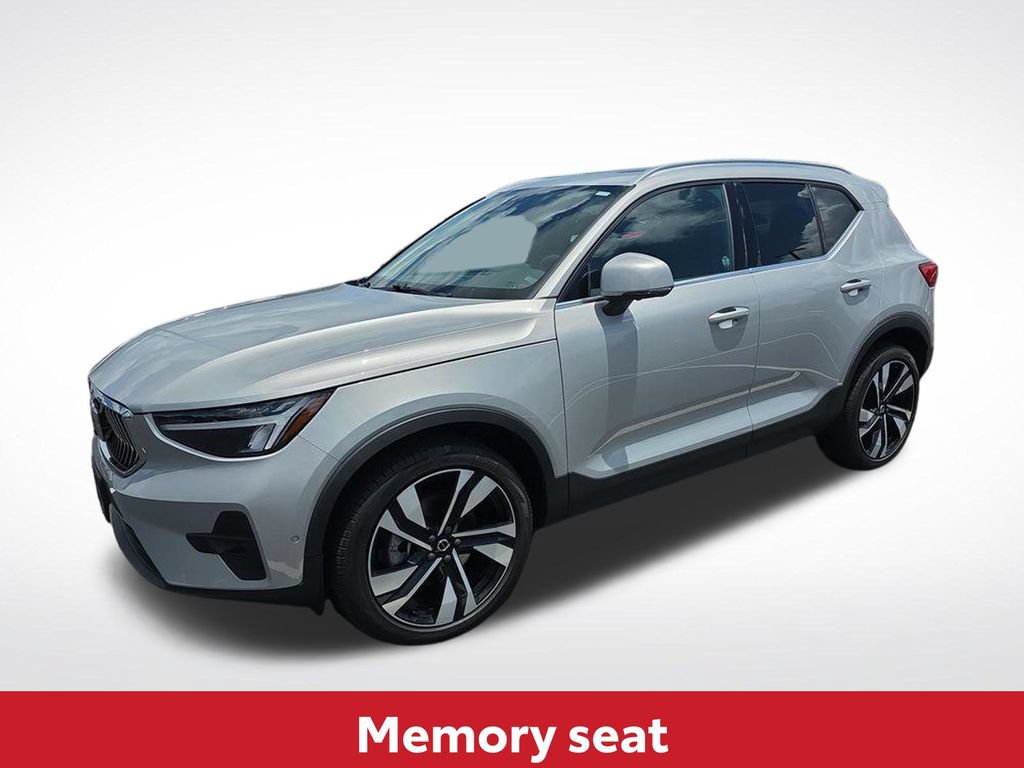 Used 2023 Volvo XC40 B5 Plus w/ Driver Assist Package AWD/4WD image 13