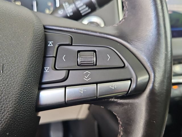 Used 2022 Cadillac XT4 Premium Luxury w/ Enhanced Visibility Package FWD image 13