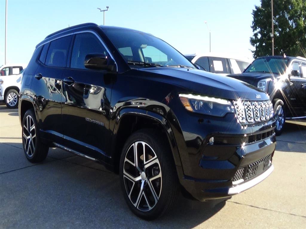 Used 2024 Jeep Compass Limited w/ Elite Group image 4