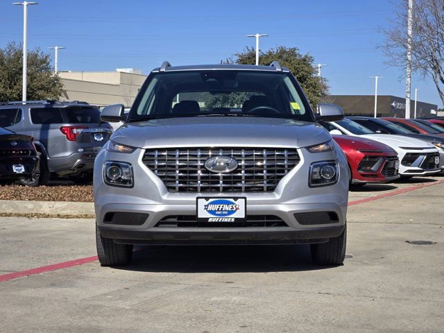 Certified 2025 Hyundai Venue SEL FWD image 2