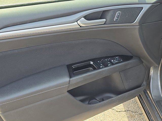 Used 2016 Ford Fusion SE image 15