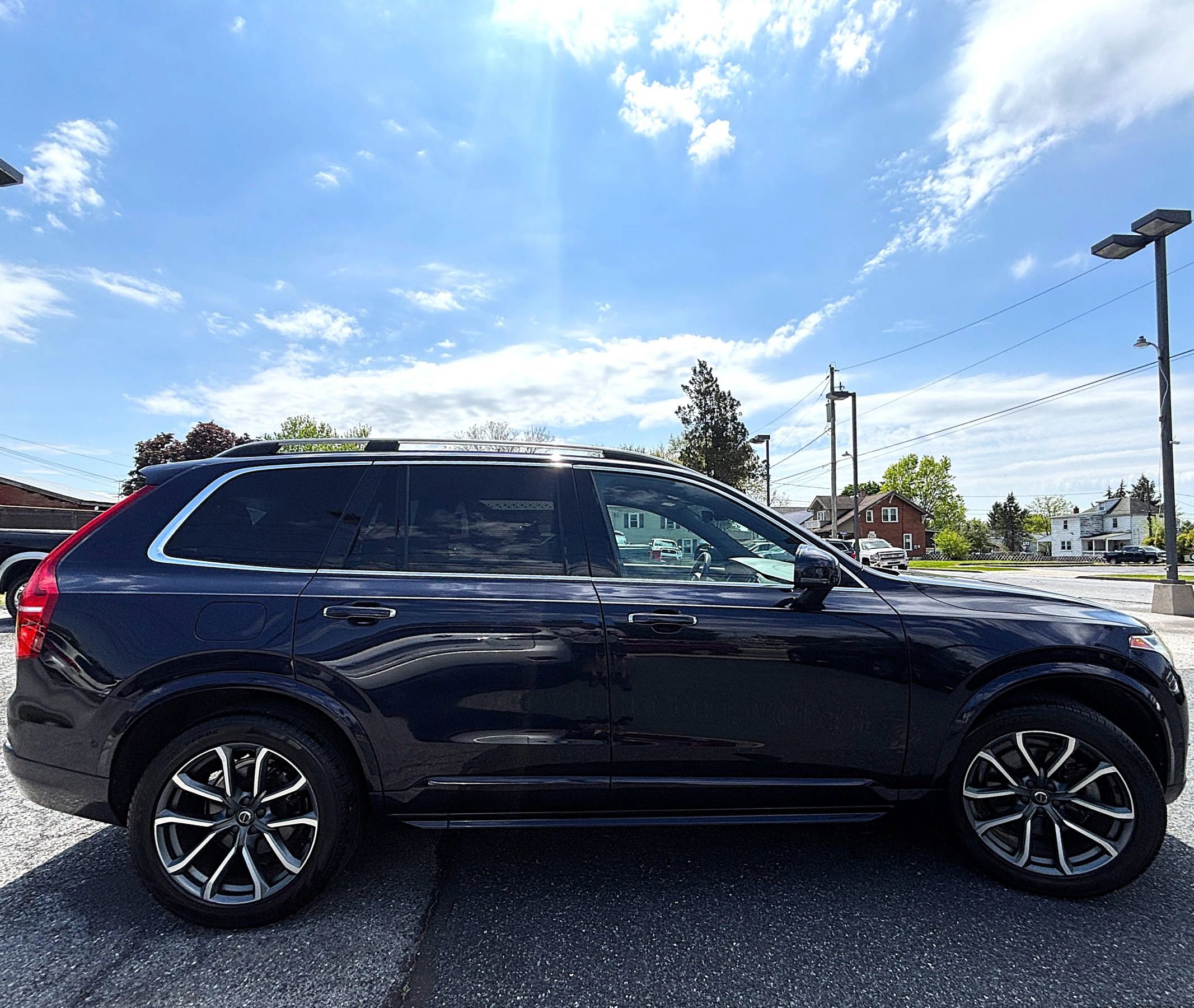 Used 2017 Volvo XC90 T6 Momentum w/ Vision Package AWD/4WD image 6