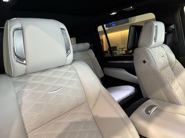 New 2026 Cadillac Escalade ESV Platinum Sport w/ LPO, ONYX Package AWD/4WD image 21