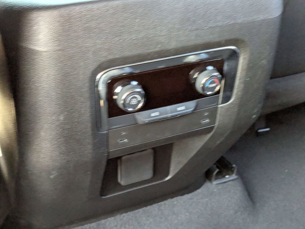 Used 2025 Chevrolet Suburban Z71 image 26