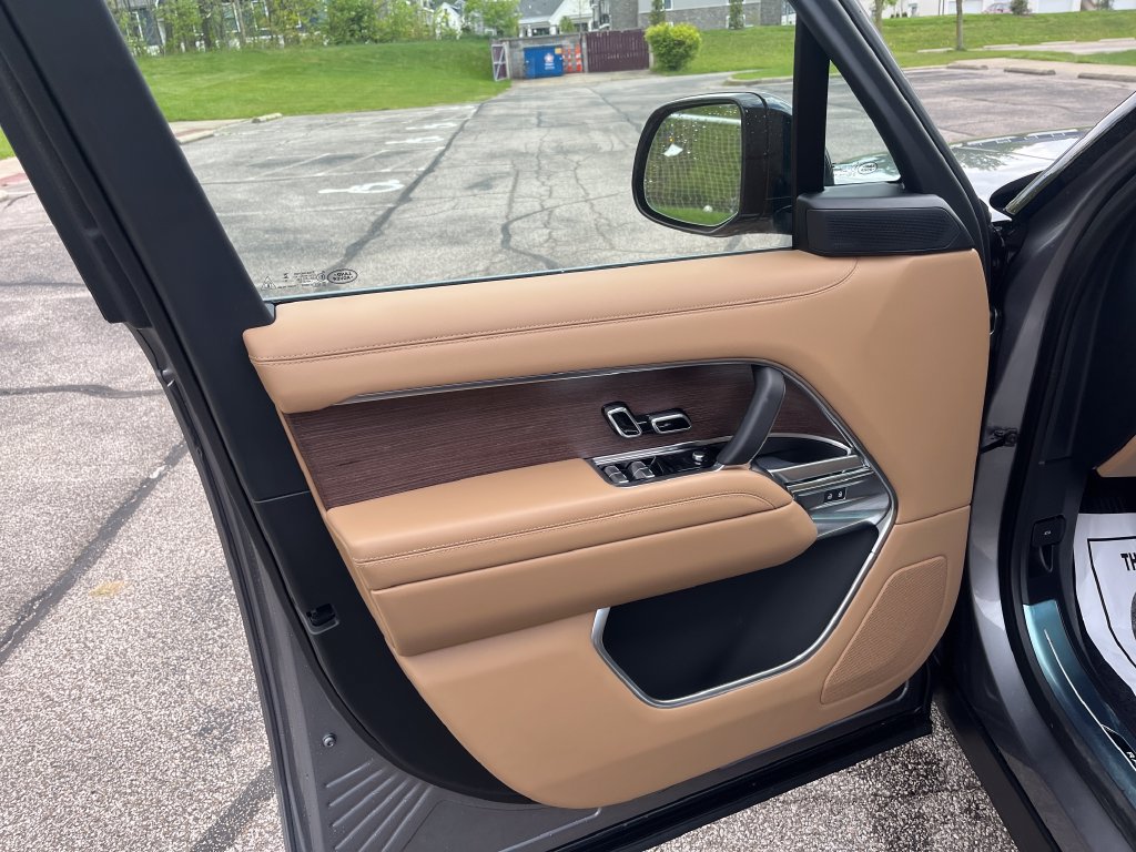 Certified 2026 Land Rover Range Rover SE AWD/4WD image 12