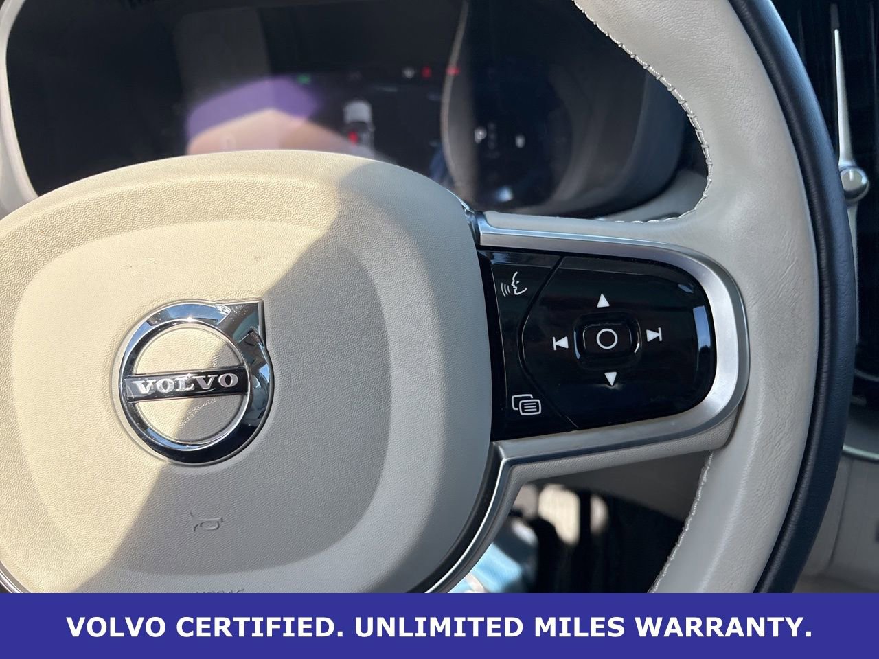Used 2023 Volvo XC60 B5 Ultimate w/ Climate Package image 23