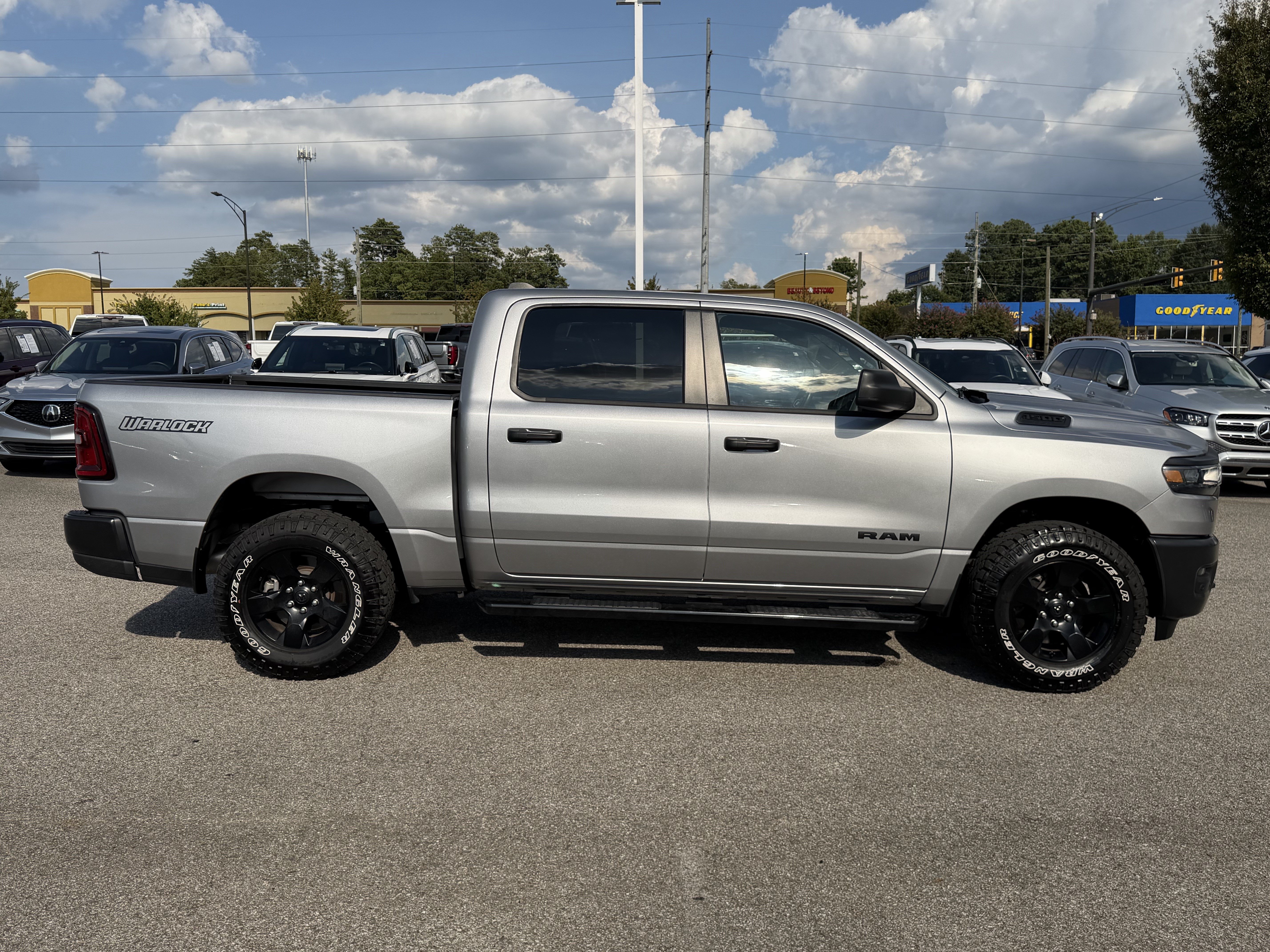 Used 2025 RAM 1500 Warlock AWD/4WD image 11
