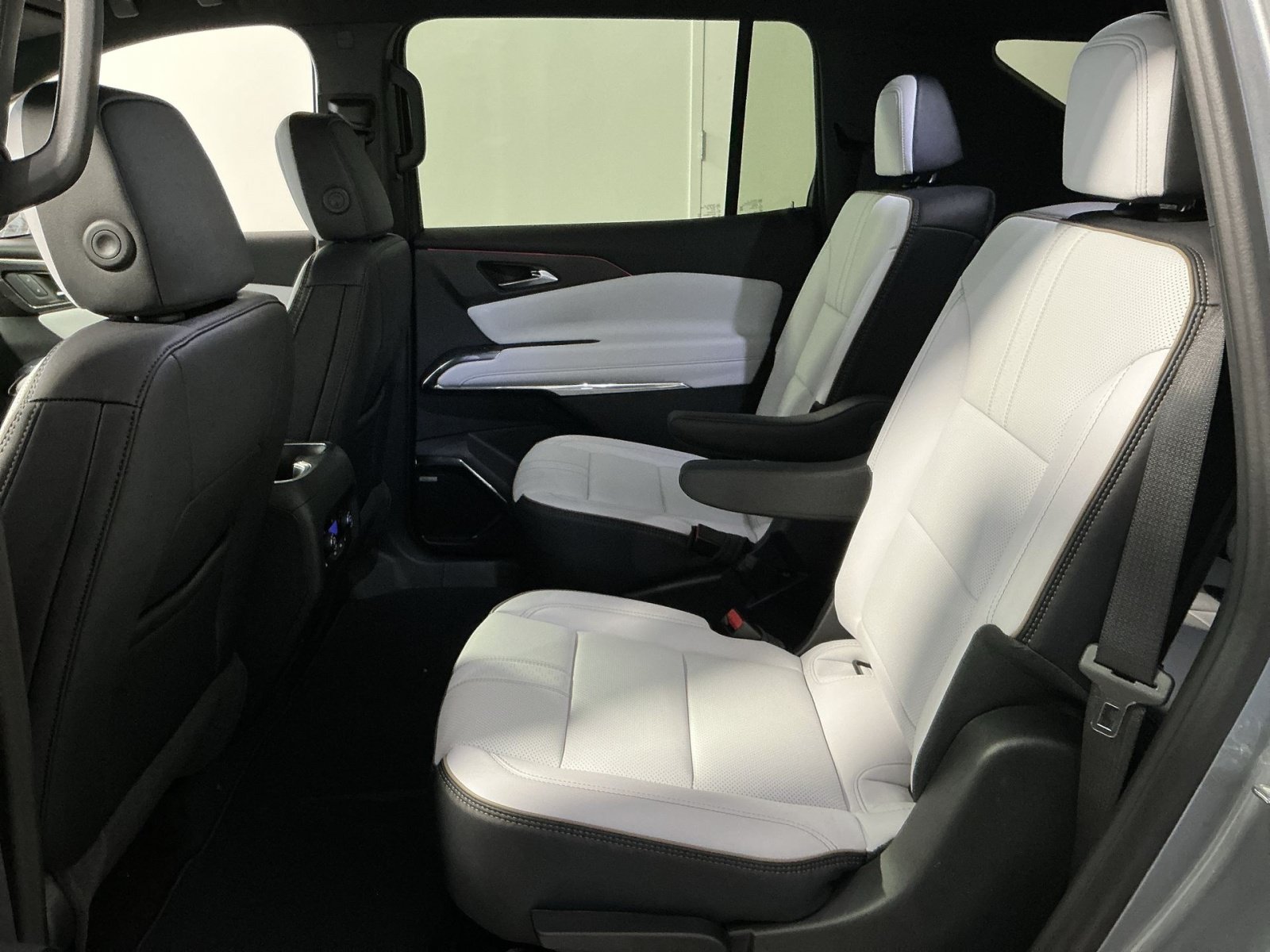 New 2026 Chevrolet Traverse High Country FWD image 24