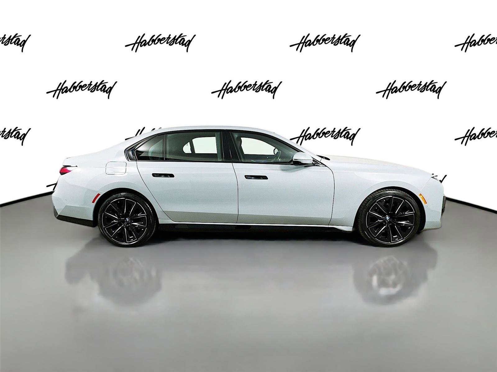 Used 2023 BMW 760i xDrive image 4