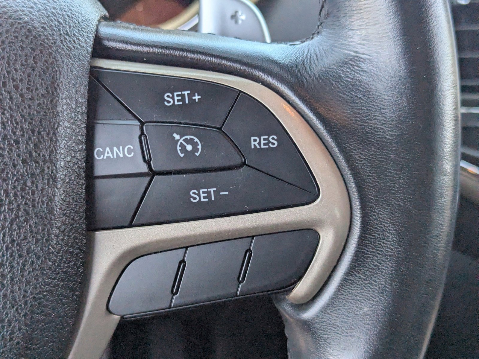 Used 2015 Jeep Grand Cherokee Laredo w/ Quick Order Package 23E RWD image 24