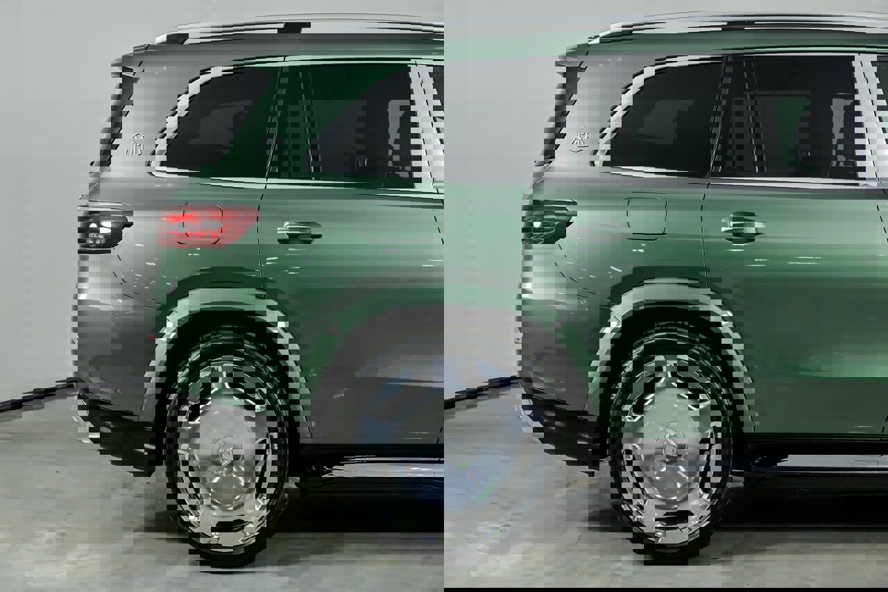 Used 2025 Mercedes-Benz Maybach GLS 600 4MATIC image 13