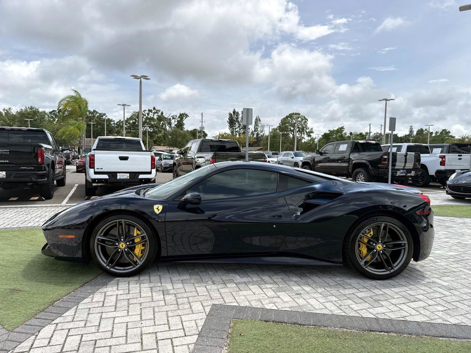 Used 2017 Ferrari 488 GTB RWD image 3