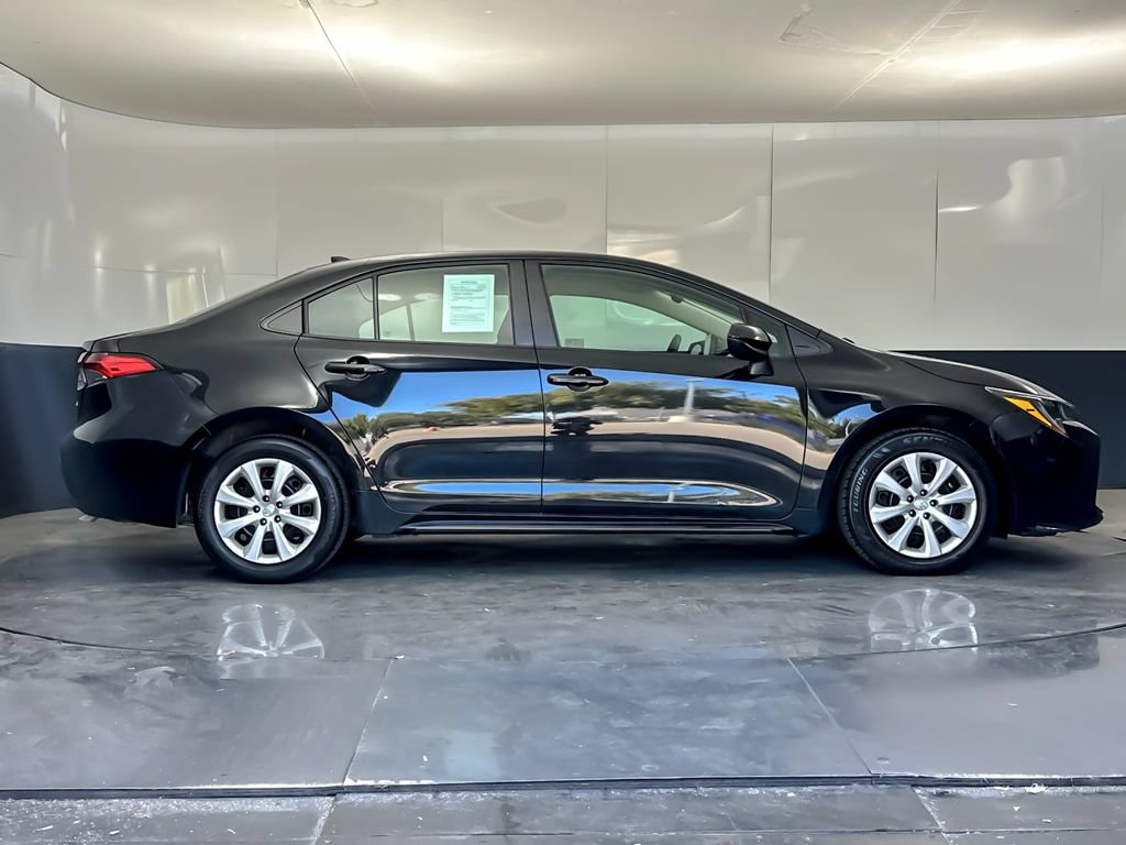 Used 2024 Toyota Corolla LE FWD image 2