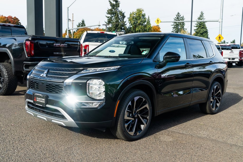 New 2025 Mitsubishi Outlander SE image 3