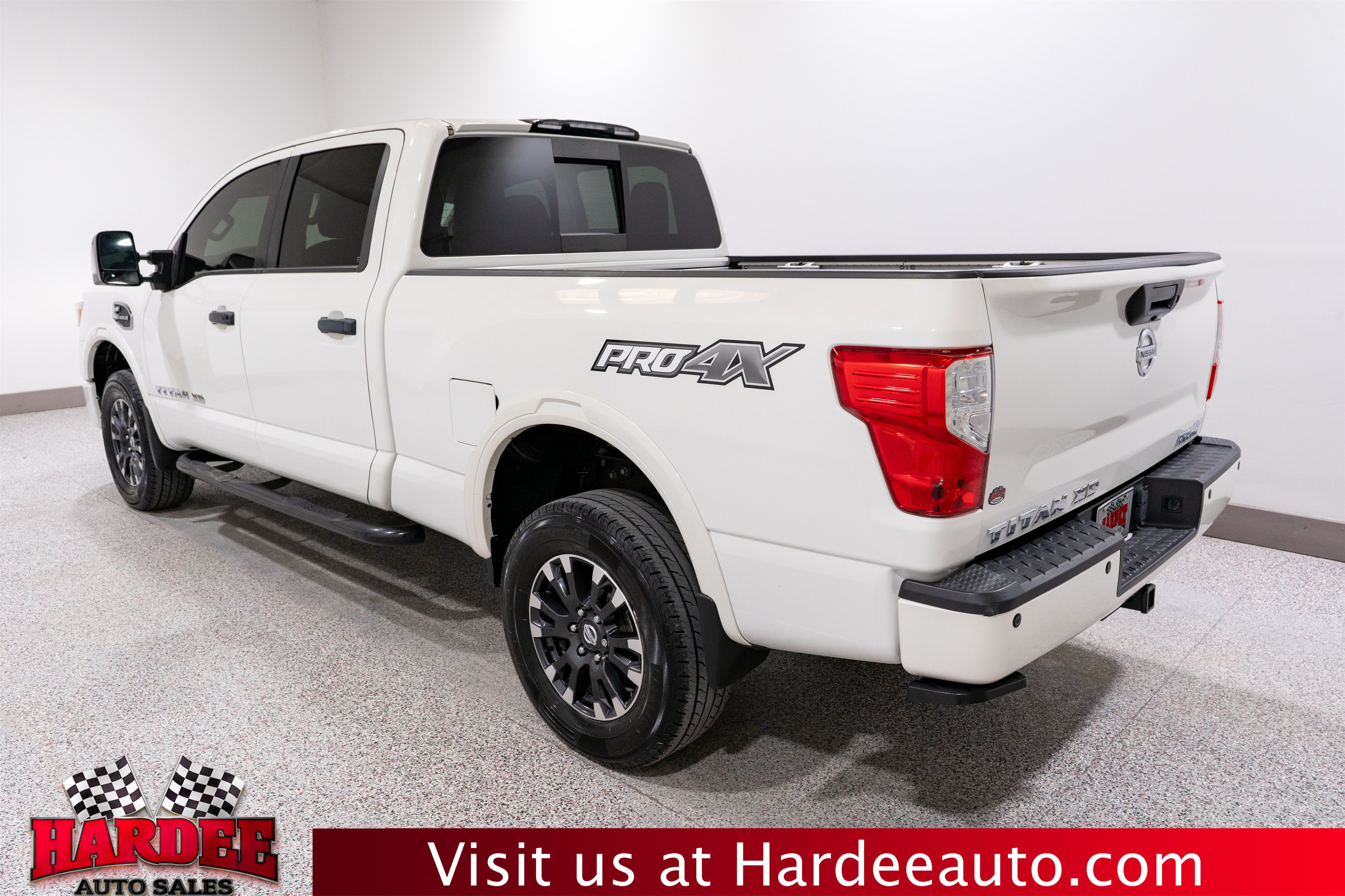 Used 2019 Nissan Titan PRO-4X w/ Pro-4x Convenience Package AWD/4WD image 3
