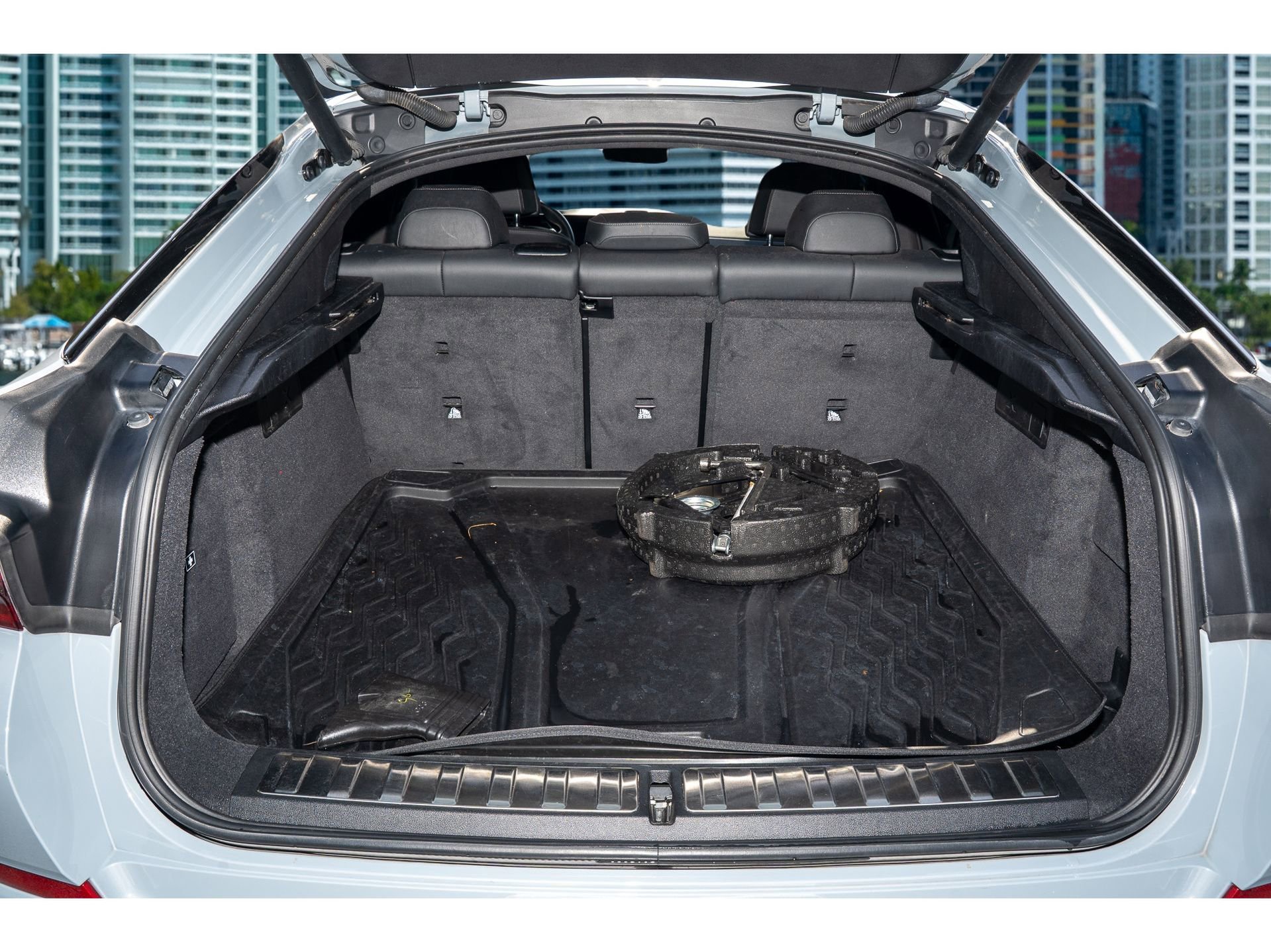 Used 2024 BMW X6 M60i w/ Dynamic Handling Package image 9