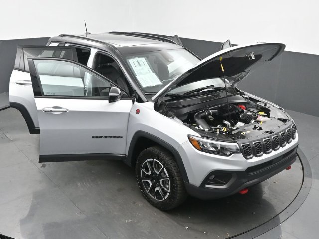 Used 2024 Jeep Compass Trailhawk w/ Sun and Sound Group AWD/4WD image 62