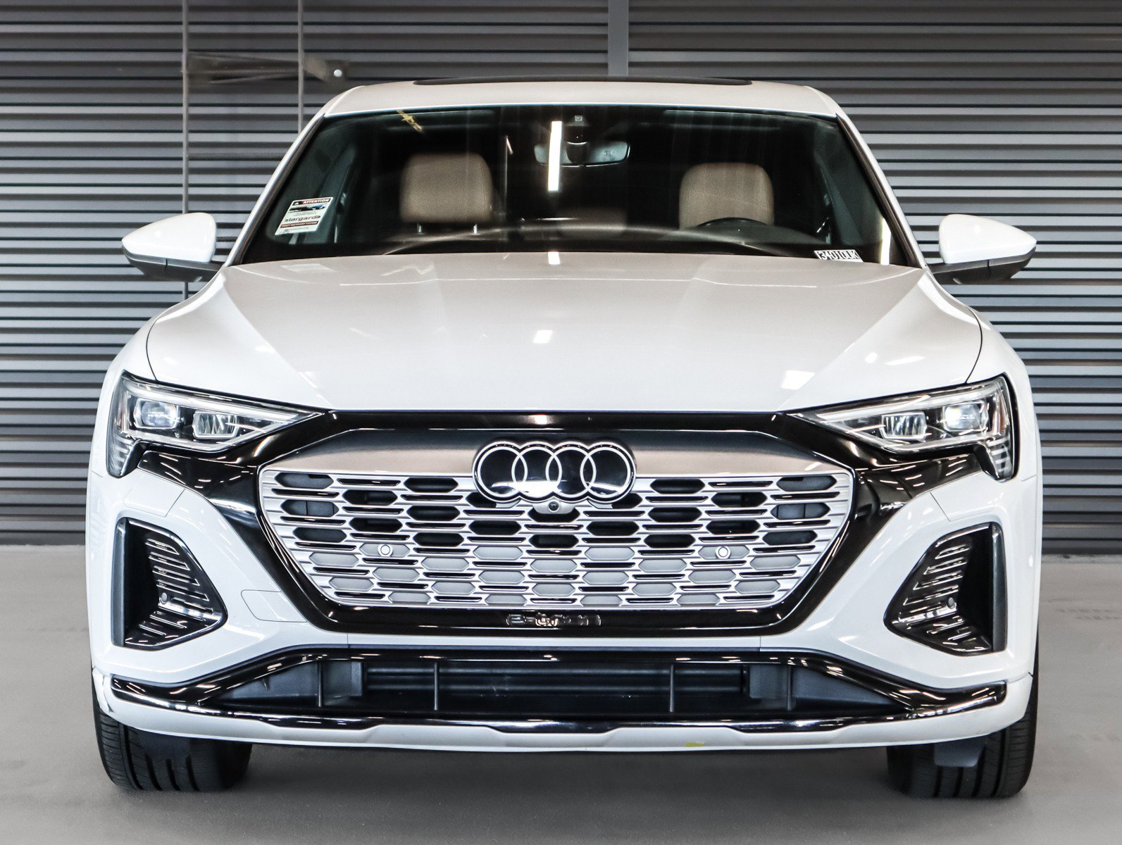 Used 2024 Audi Q8 e-tron Premium Plus image 13