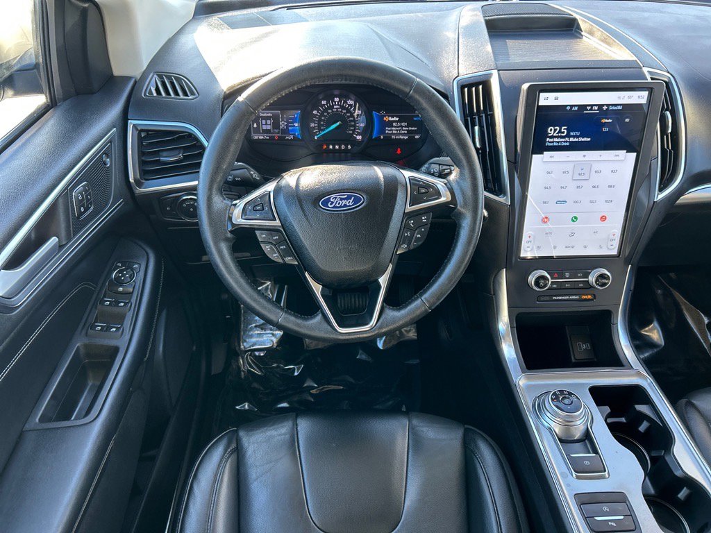 Used 2022 Ford Edge Titanium image 2