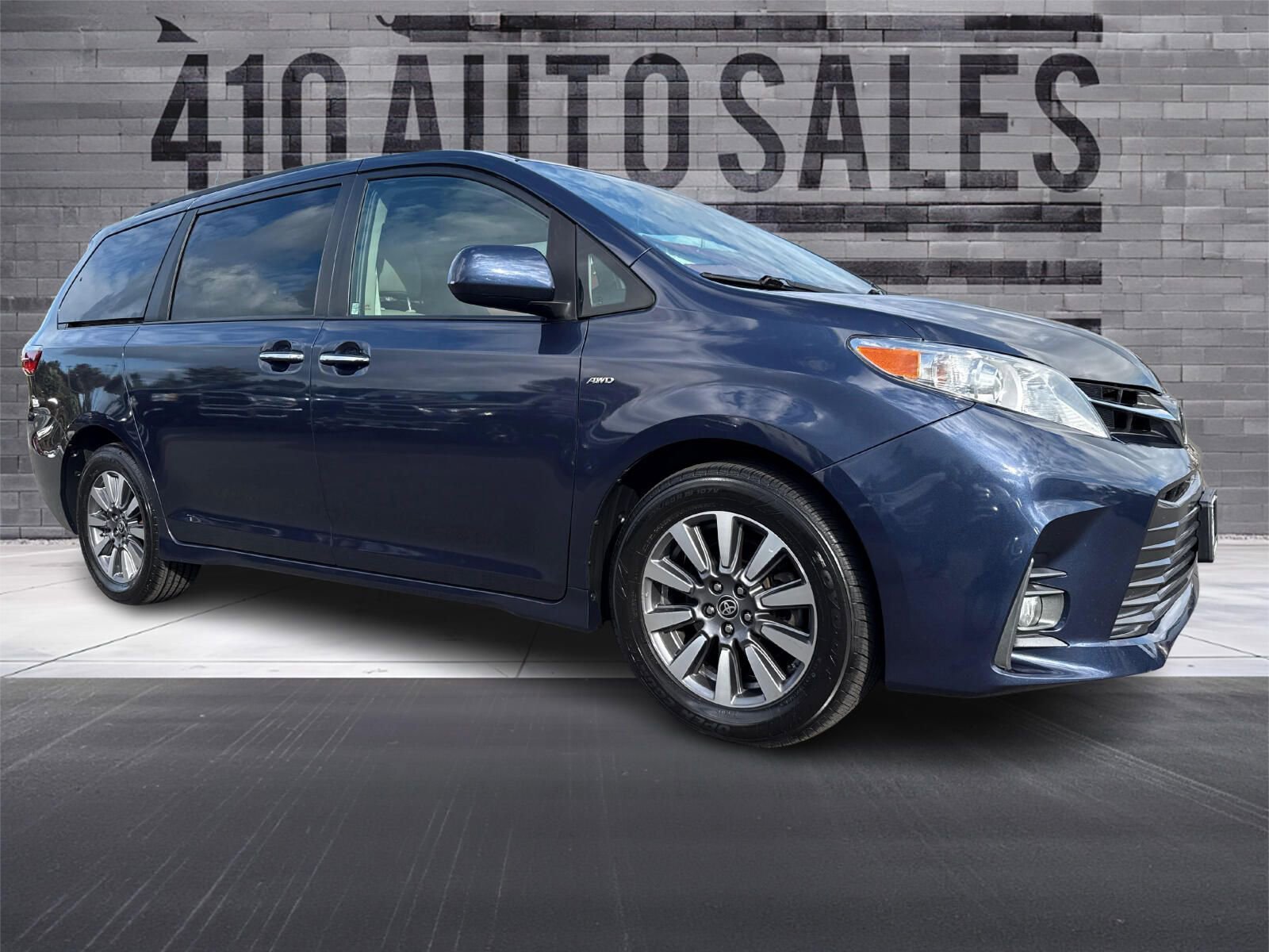 Used 2020 Toyota Sienna XLE AWD/4WD image 1