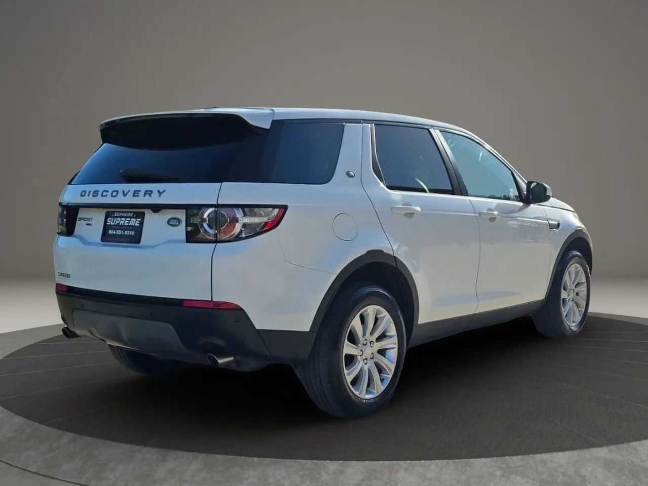 Used 2016 Land Rover Discovery Sport SE image 3