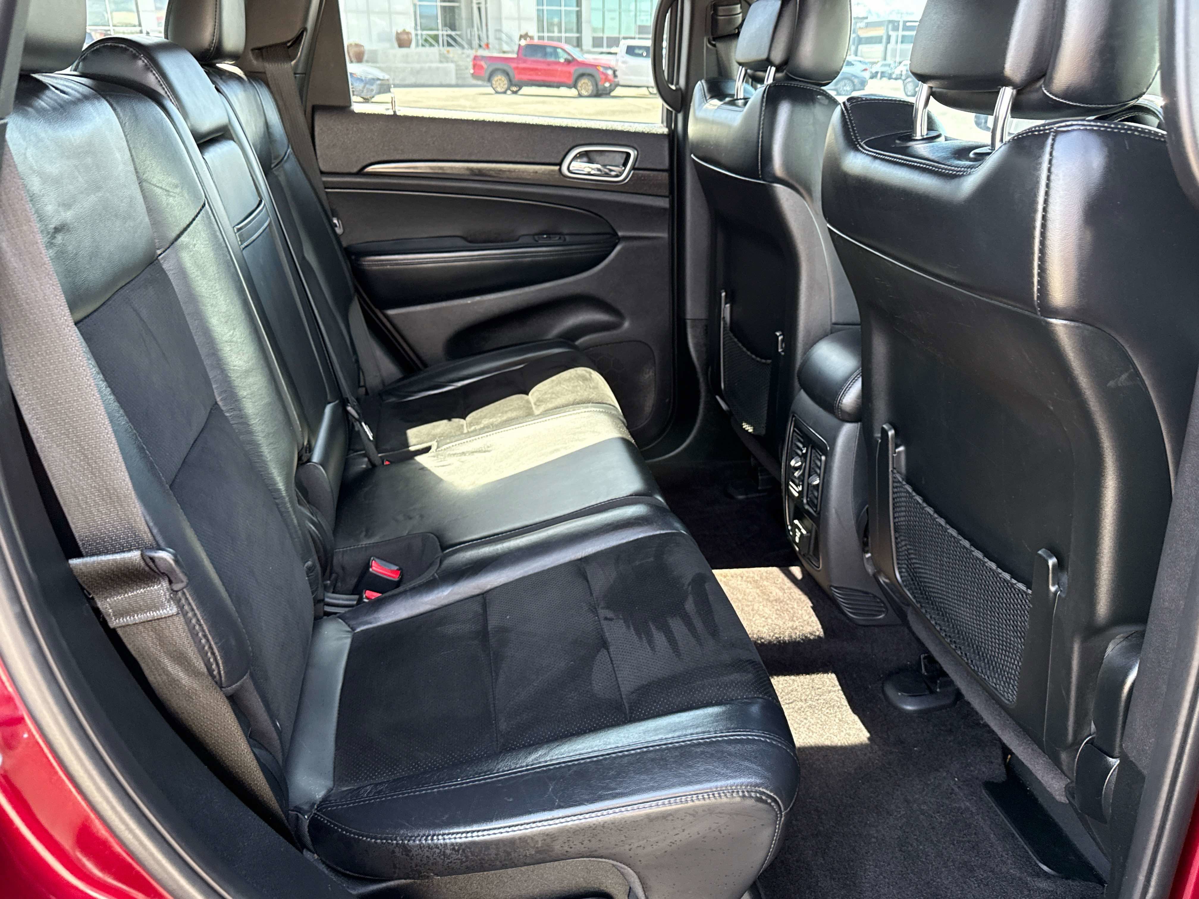 Used 2018 Jeep Grand Cherokee Altitude AWD/4WD image 16