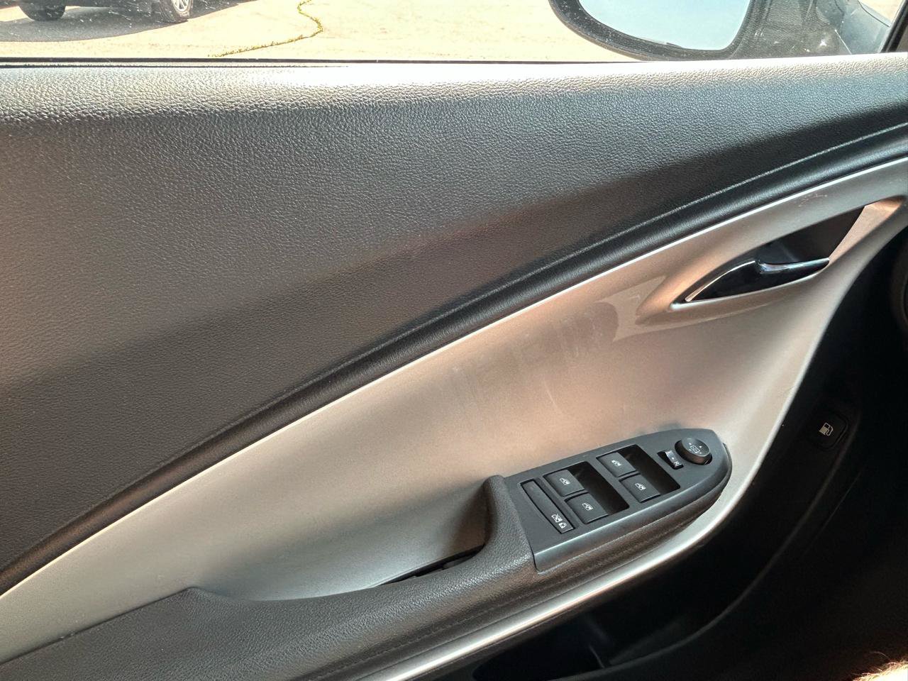 Used 2014 Chevrolet Volt FWD image 25