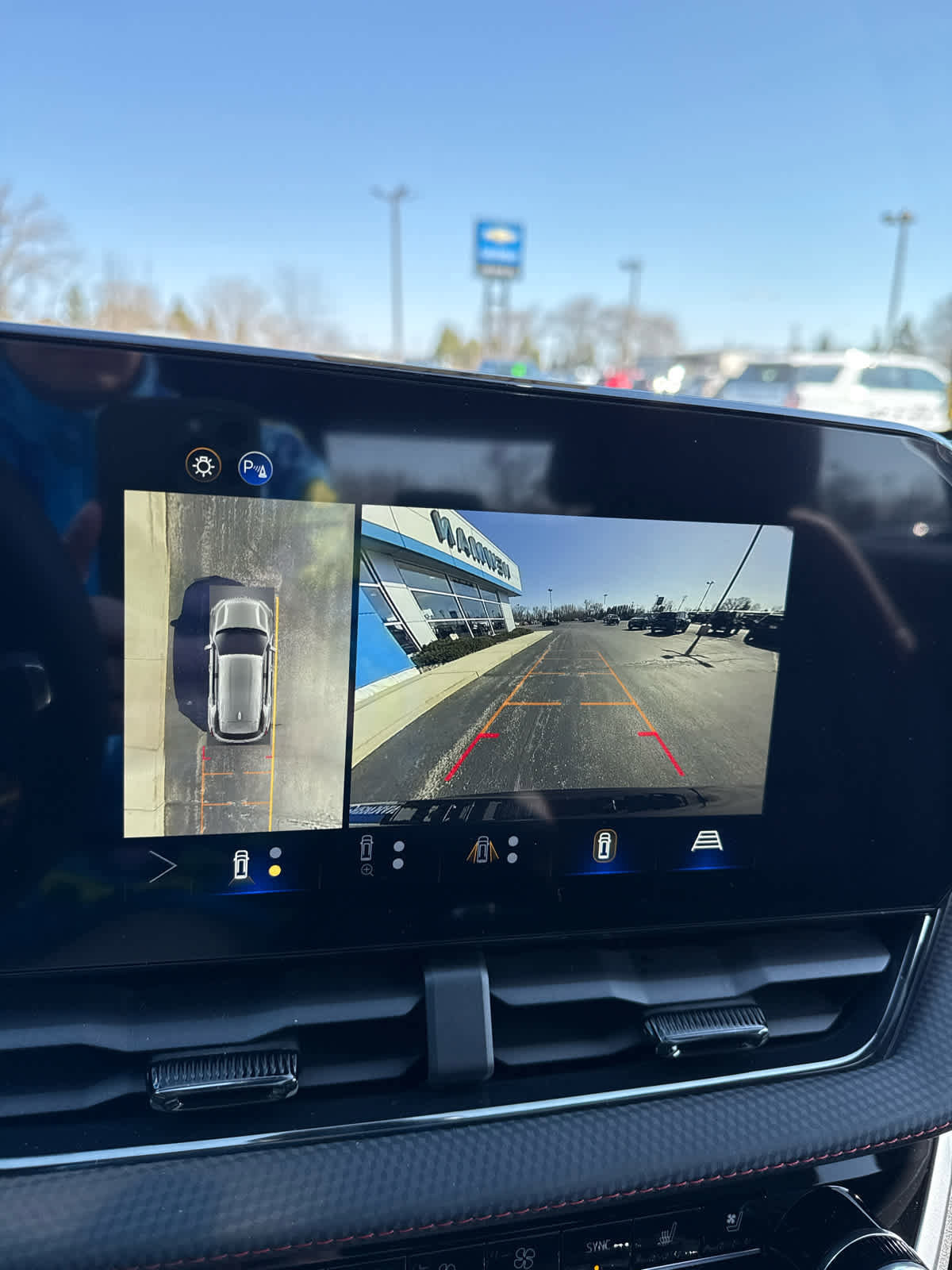 New 2026 Chevrolet Equinox RS w/ Convenience Package III AWD/4WD image 17