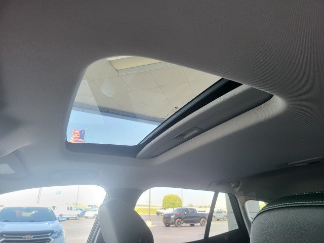 New 2026 Chevrolet Trax LT w/ Sunroof Package FWD image 2