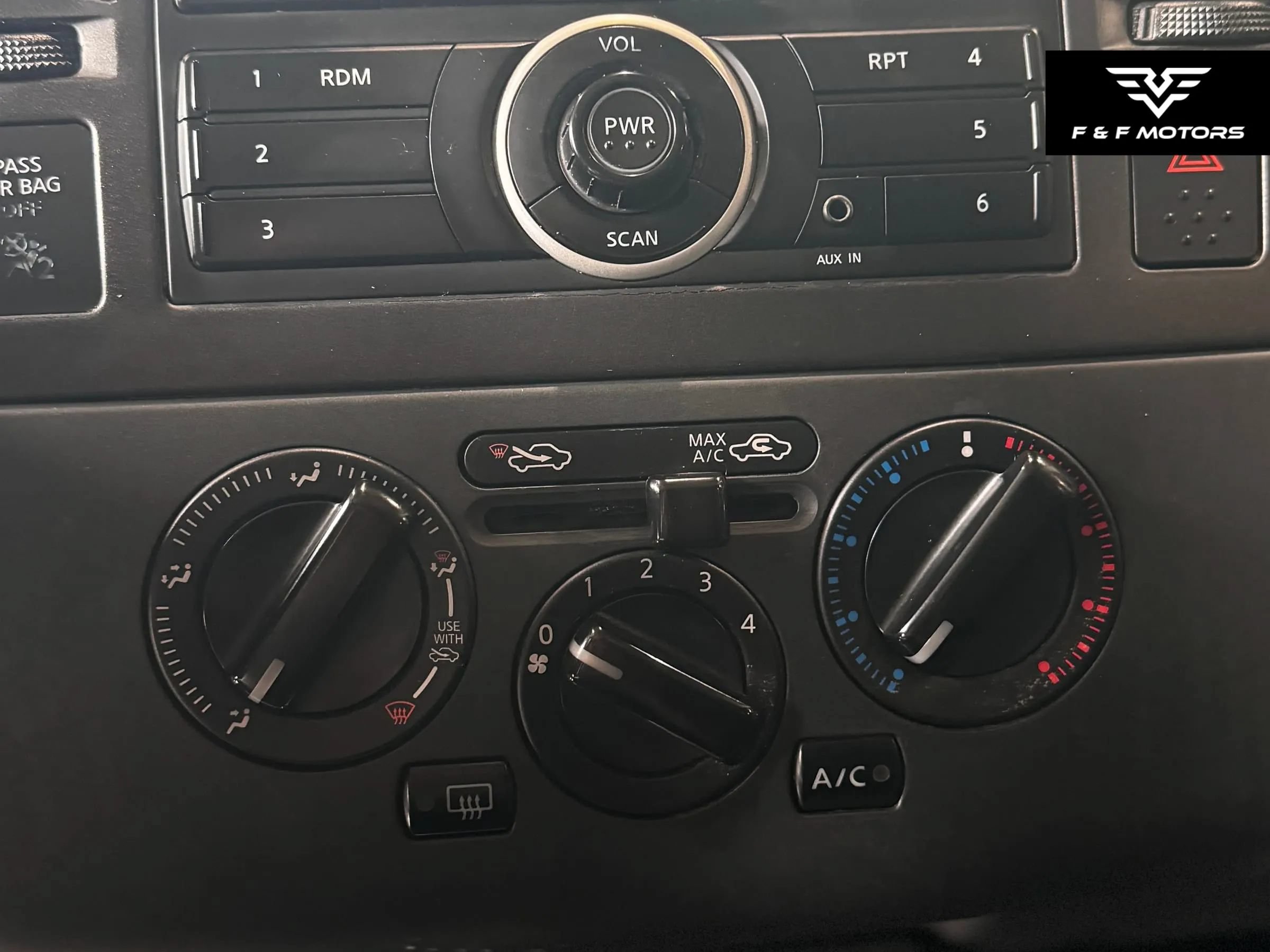 Used 2012 Nissan Versa 1.8 S FWD image 17