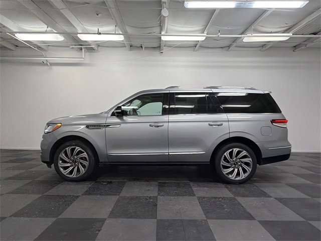 Used 2023 Lincoln Navigator Reserve image 4