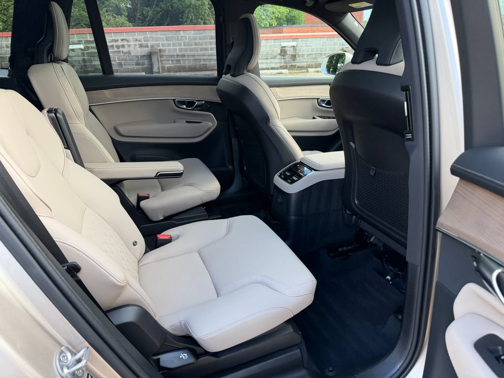 Certified 2025 Volvo XC90 T8 Plus w/ Protection Package Premier AWD/4WD image 25