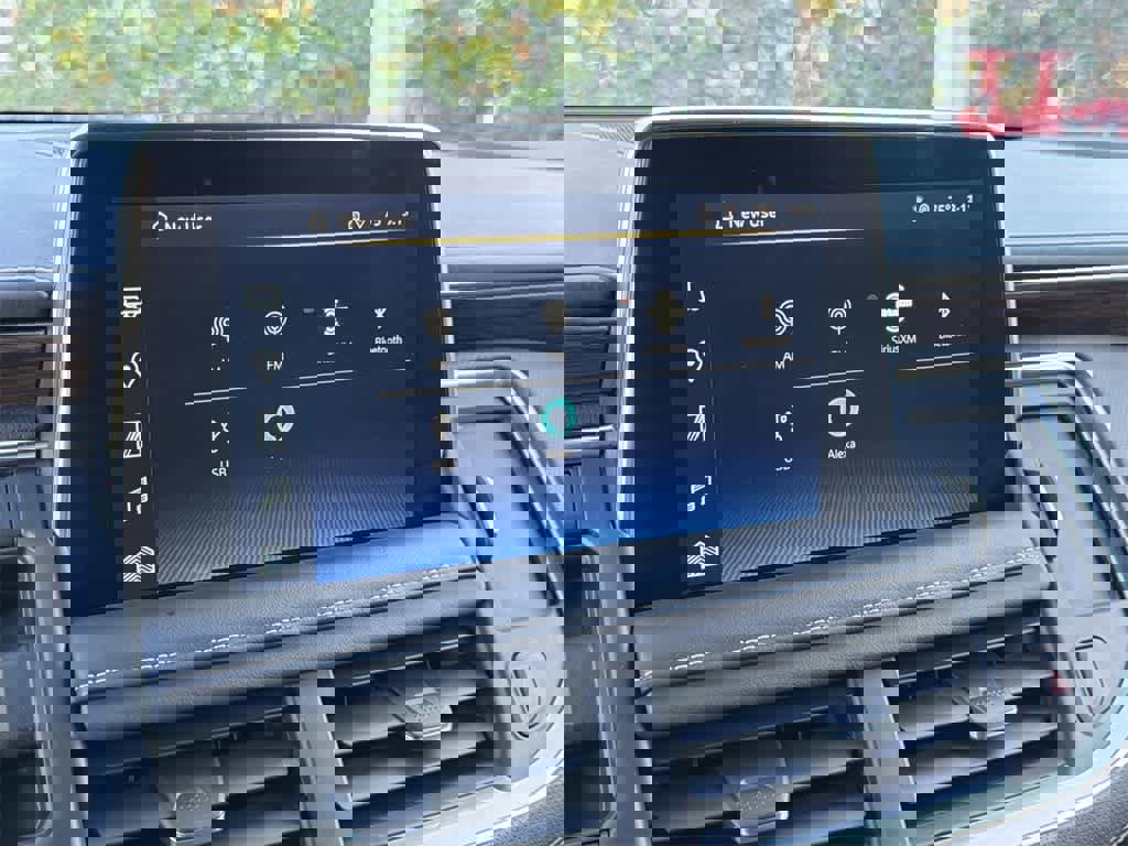 Used 2023 Chevrolet Suburban Premier image 19