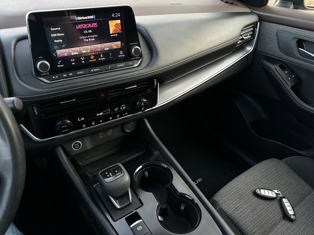 Used 2022 Nissan Rogue SV image 18