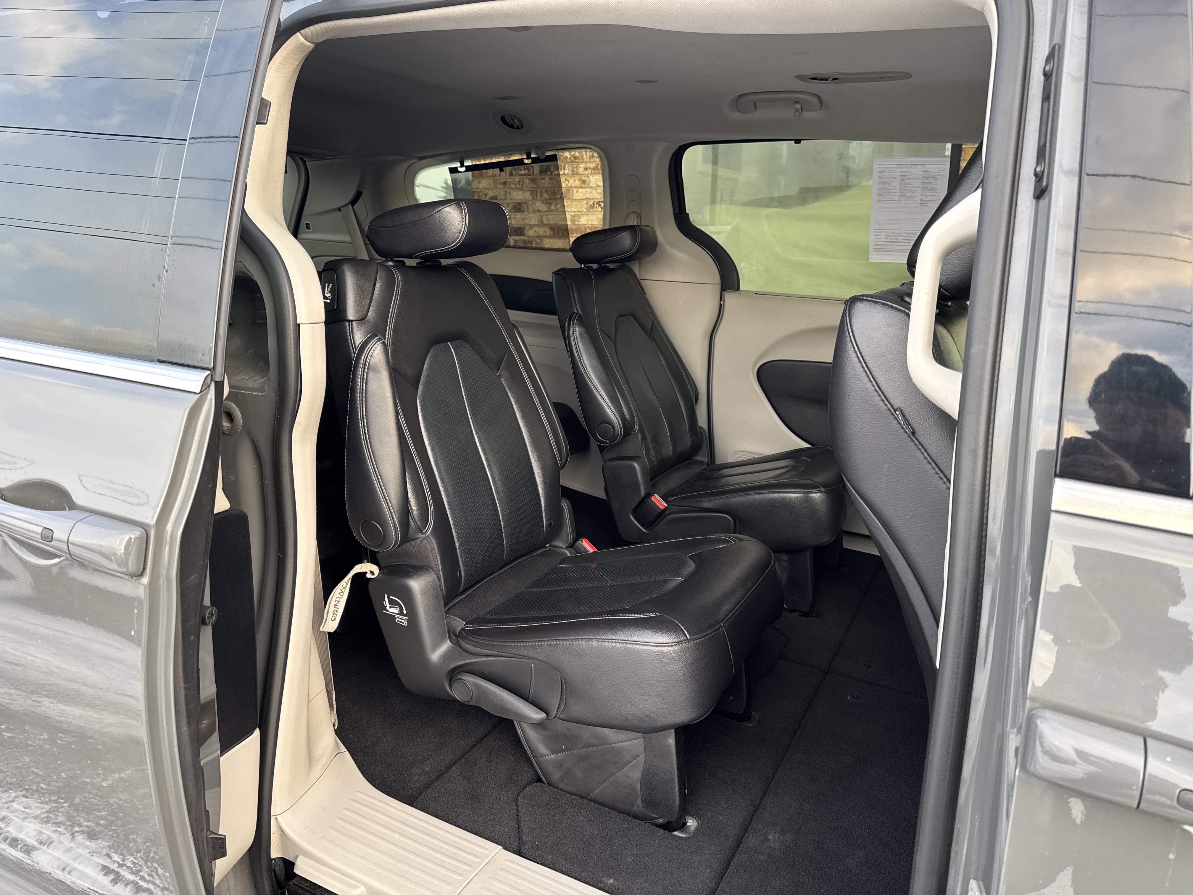 Used 2022 Chrysler Pacifica Touring-L image 13