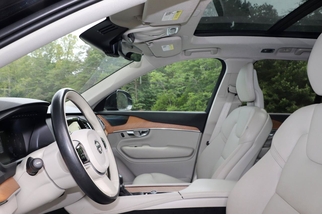 Used 2022 Volvo XC90 T6 Momentum AWD/4WD image 9