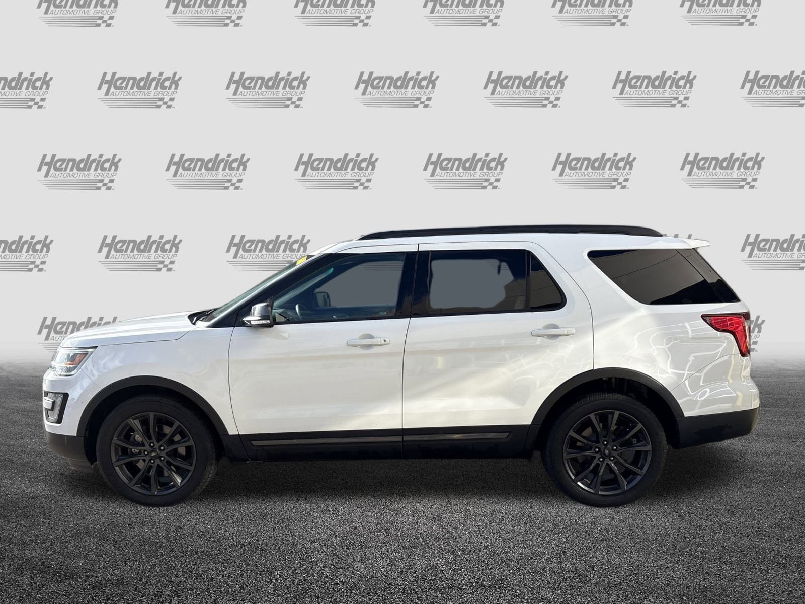 Used 2017 Ford Explorer XLT w/ Equipment Group 202A image 7