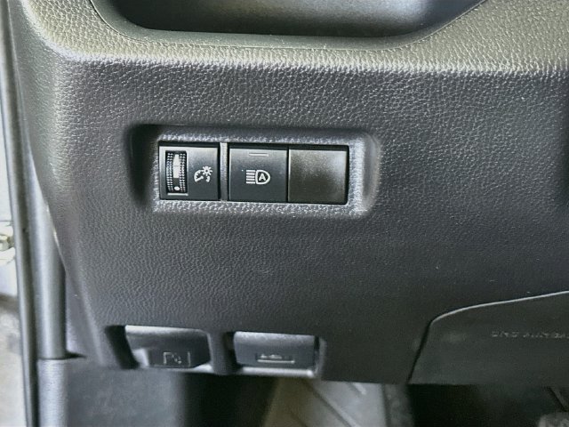 Used 2025 Toyota RAV4 XLE FWD image 11