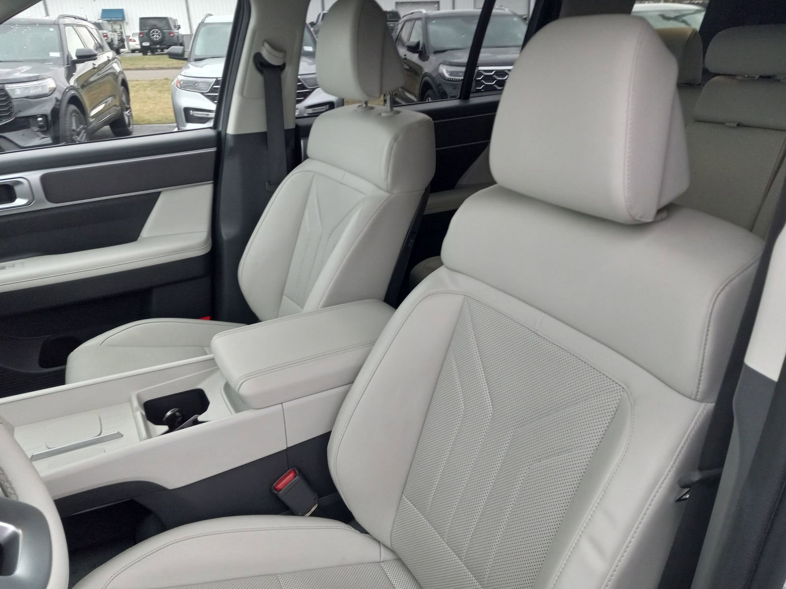 Used 2025 Hyundai Santa Fe SEL image 13