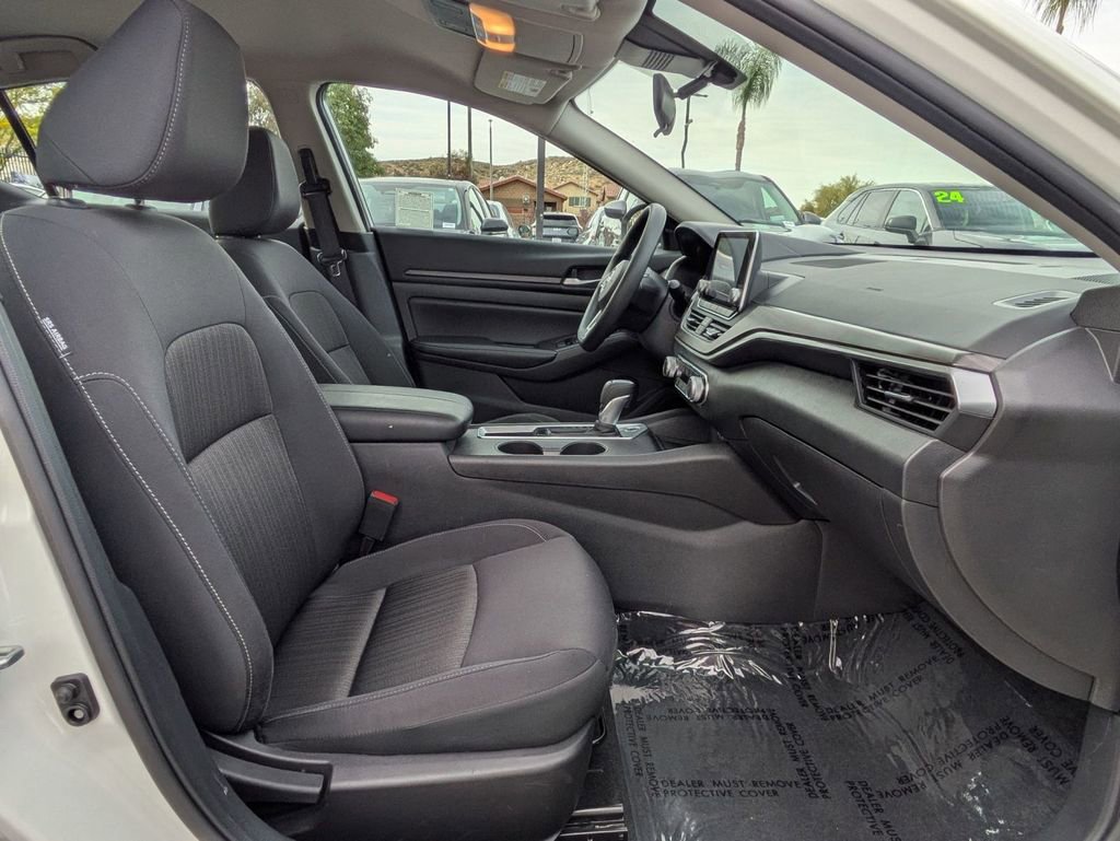 Used 2025 Nissan Altima 2.5 SV image 29