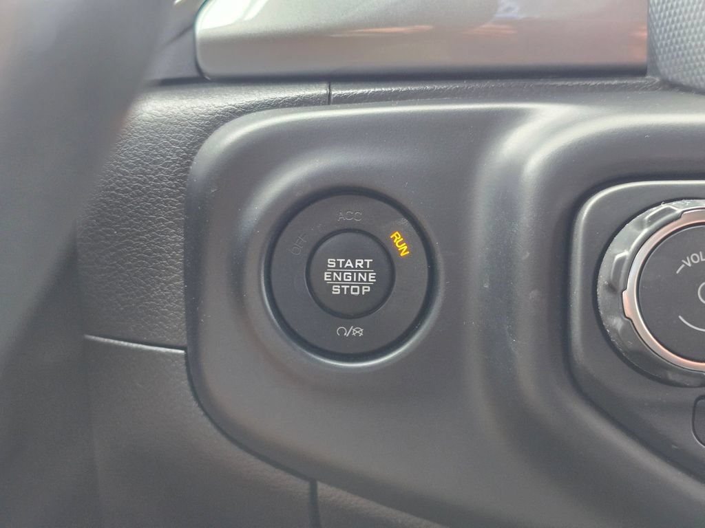 Used 2019 Jeep Wrangler Unlimited Sahara AWD/4WD image 28