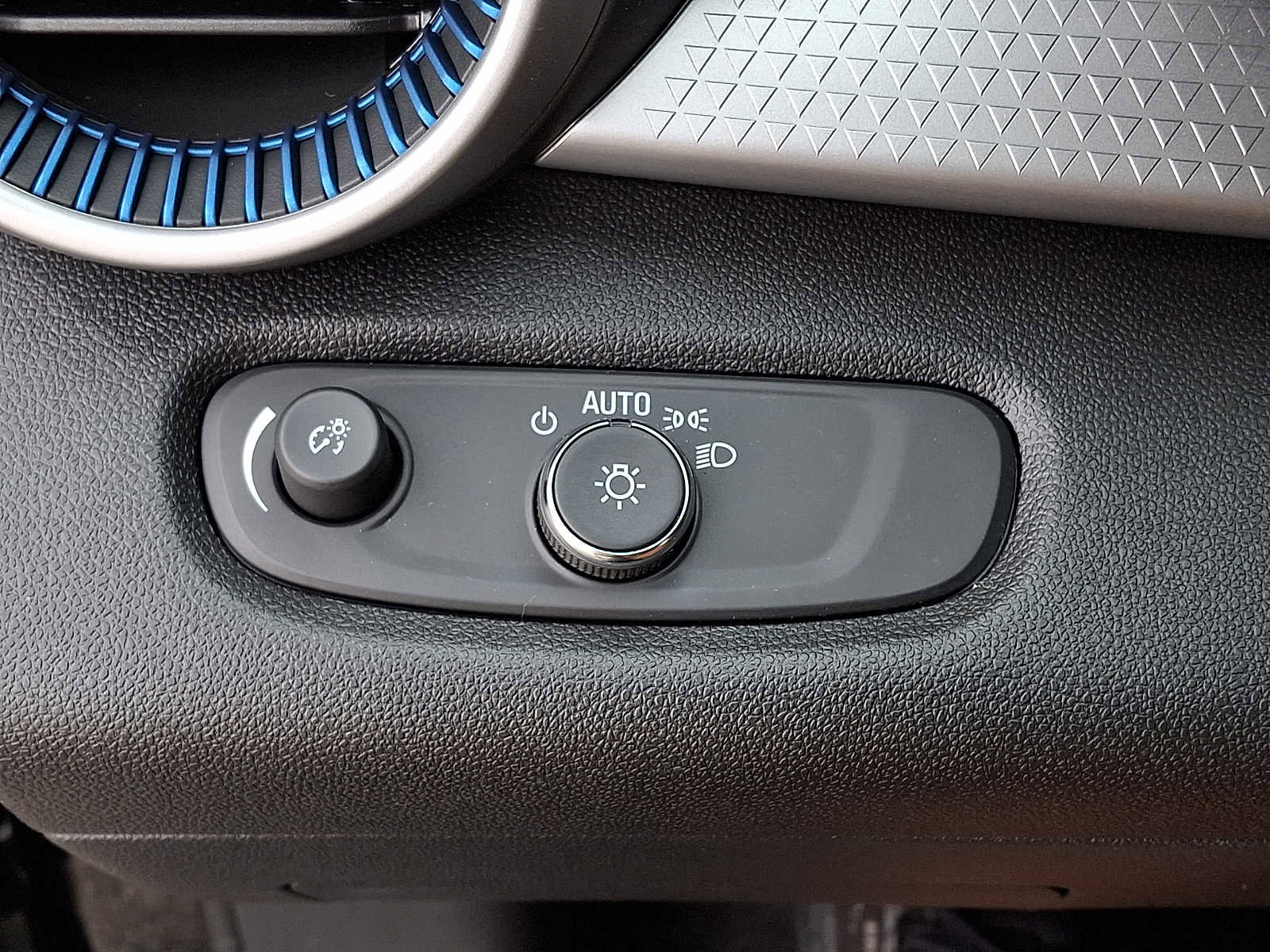 Used 2024 Chevrolet Trax LS image 23