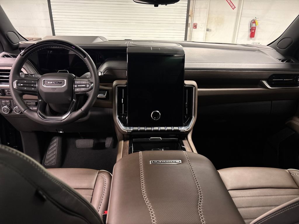 Used 2025 GMC Yukon Denali Ultimate w/ LPO, Floor Liner Package image 30