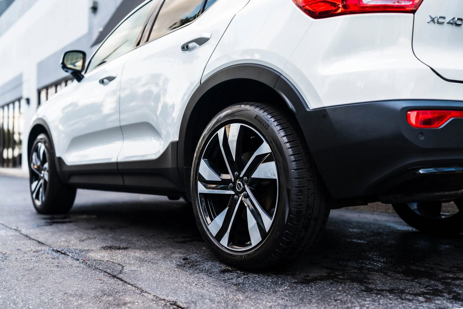 Used 2025 Volvo XC40 B5 Plus w/ Protection Package Premier image 8