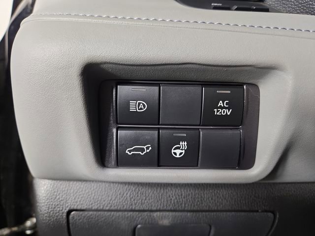 Used 2024 Toyota Highlander Limited image 30