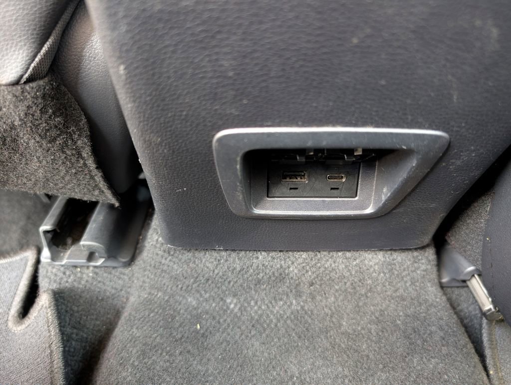 Used 2022 Toyota Corolla Cross XLE w/ Convenience Package FWD image 29