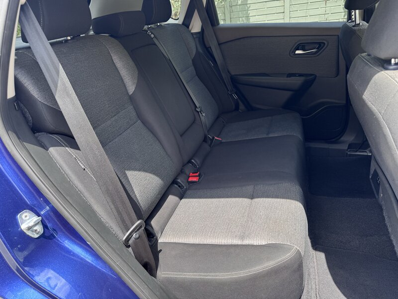 Used 2023 Nissan Rogue SV FWD image 17