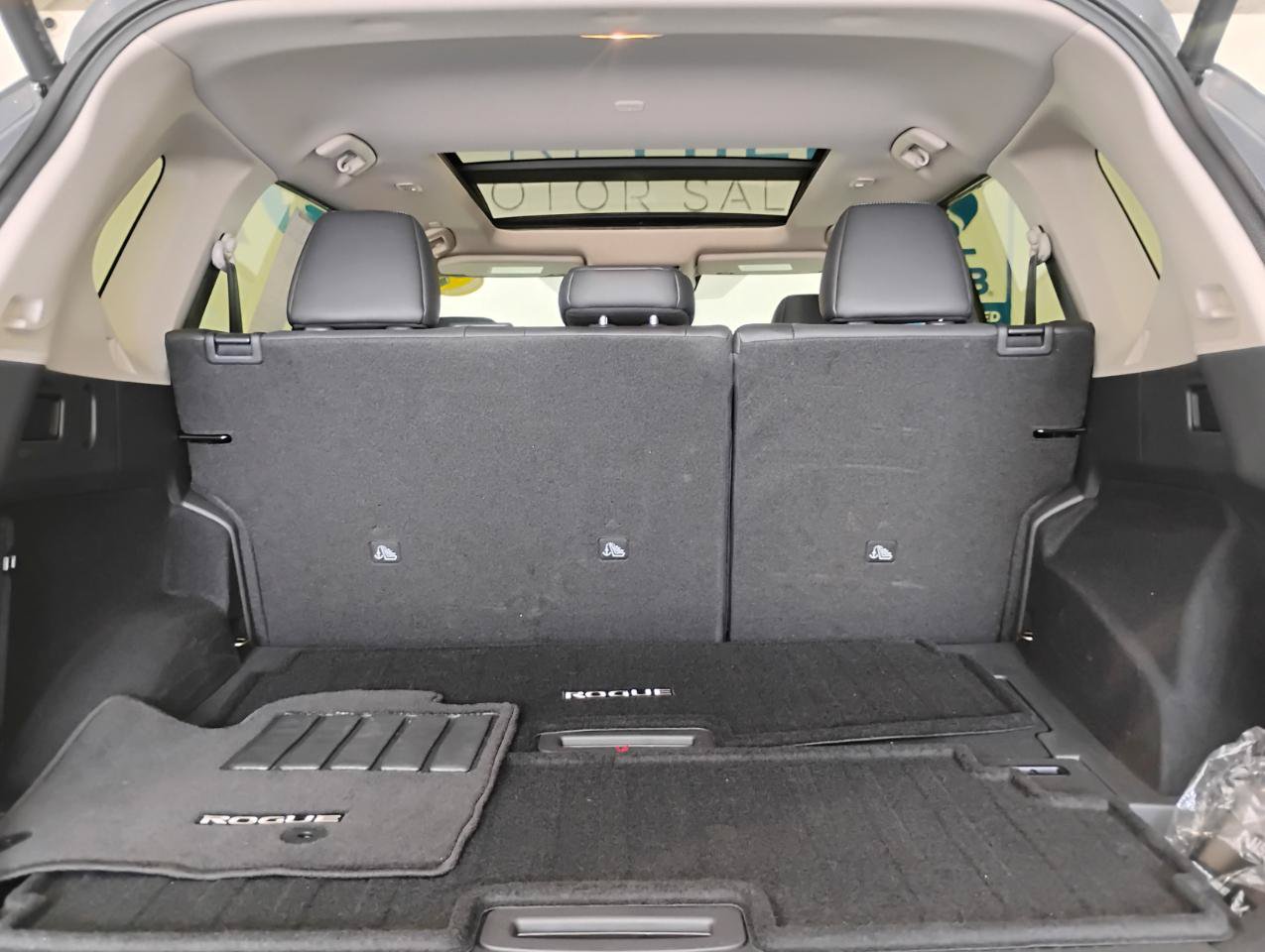 Used 2024 Nissan Rogue Platinum w/ Platinum Premium Package FWD image 12