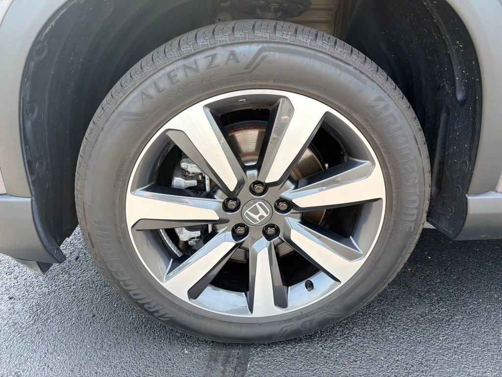 Certified 2025 Honda Pilot Touring image 10